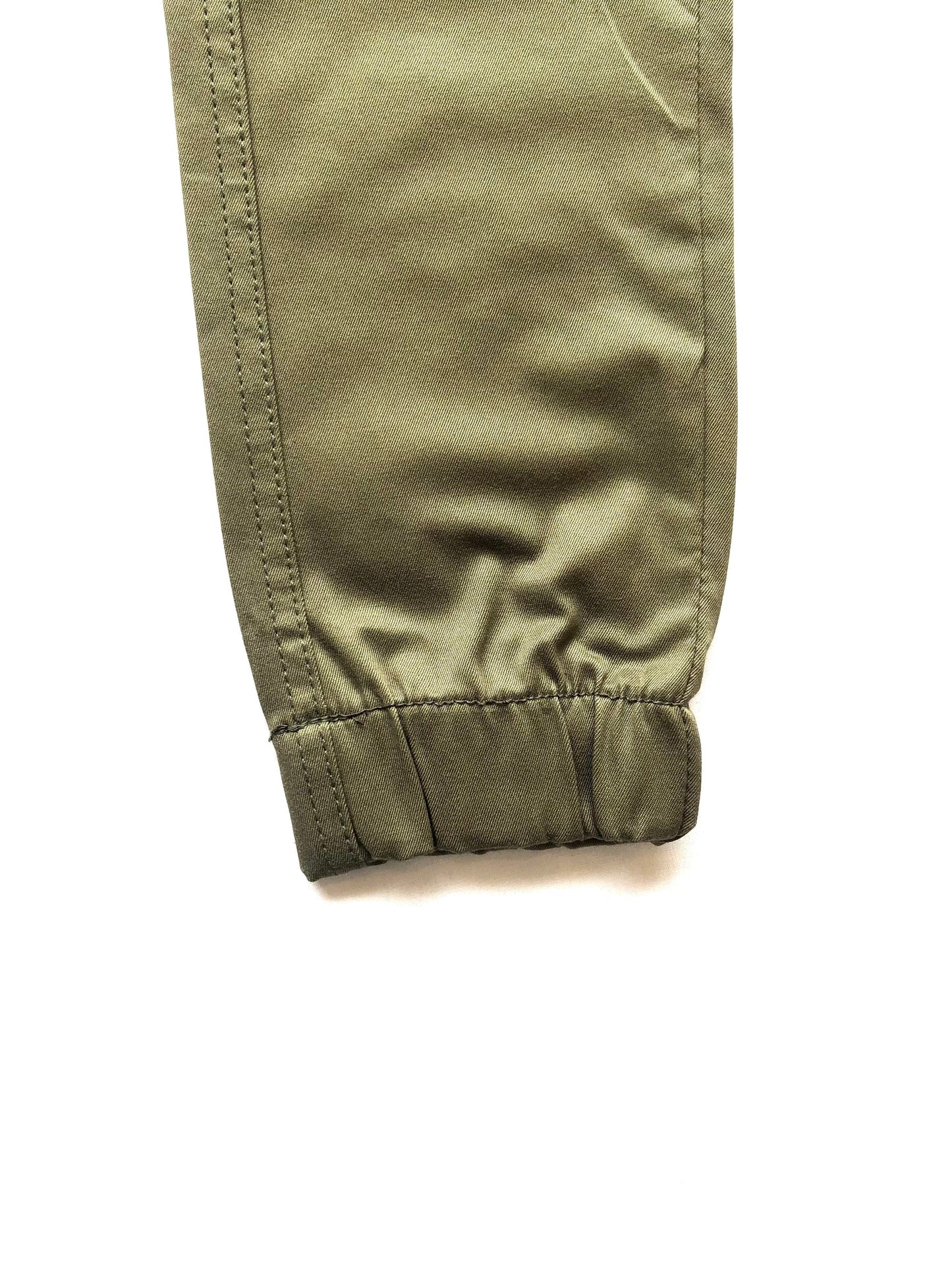 Relaxed Fit Cargo Pants in Attractive Green Color